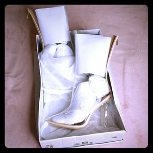 New owner wanted!! Was a gift, doesn't fit 😔